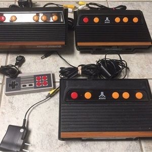 ATARI Flashback 2, 4, & 5 Console 40 BUILT IN GAMES All Cords + Controller Lot